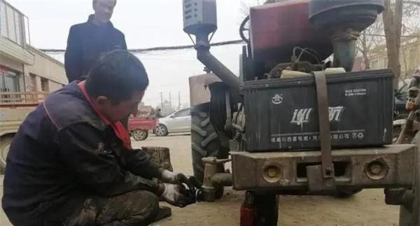 拖拉机固定作业和牵引其他车辆时应注意什么