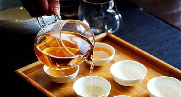 凉茶与热茶哪个更解渴
