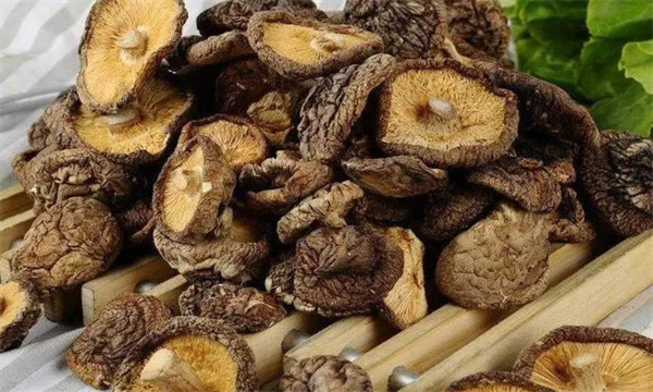 发霉的香菇洗干净后还可以吃吗