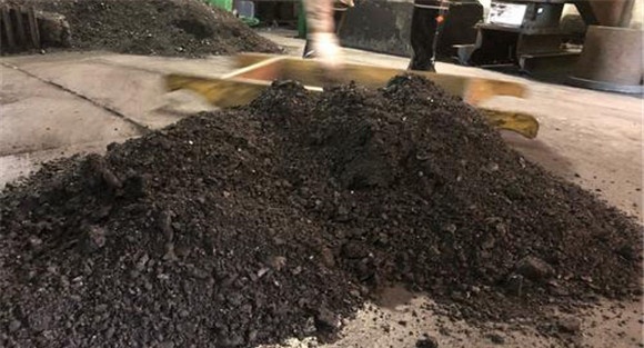 双孢菇栽培料的堆制