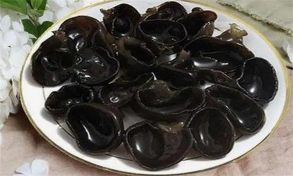 吃黑木耳会发生铬中毒吗