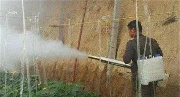 喷粉法
