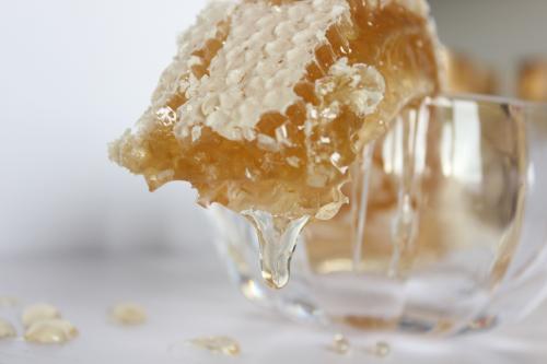 【蜜蜂知识】每天喝蜂蜜水会发胖吗