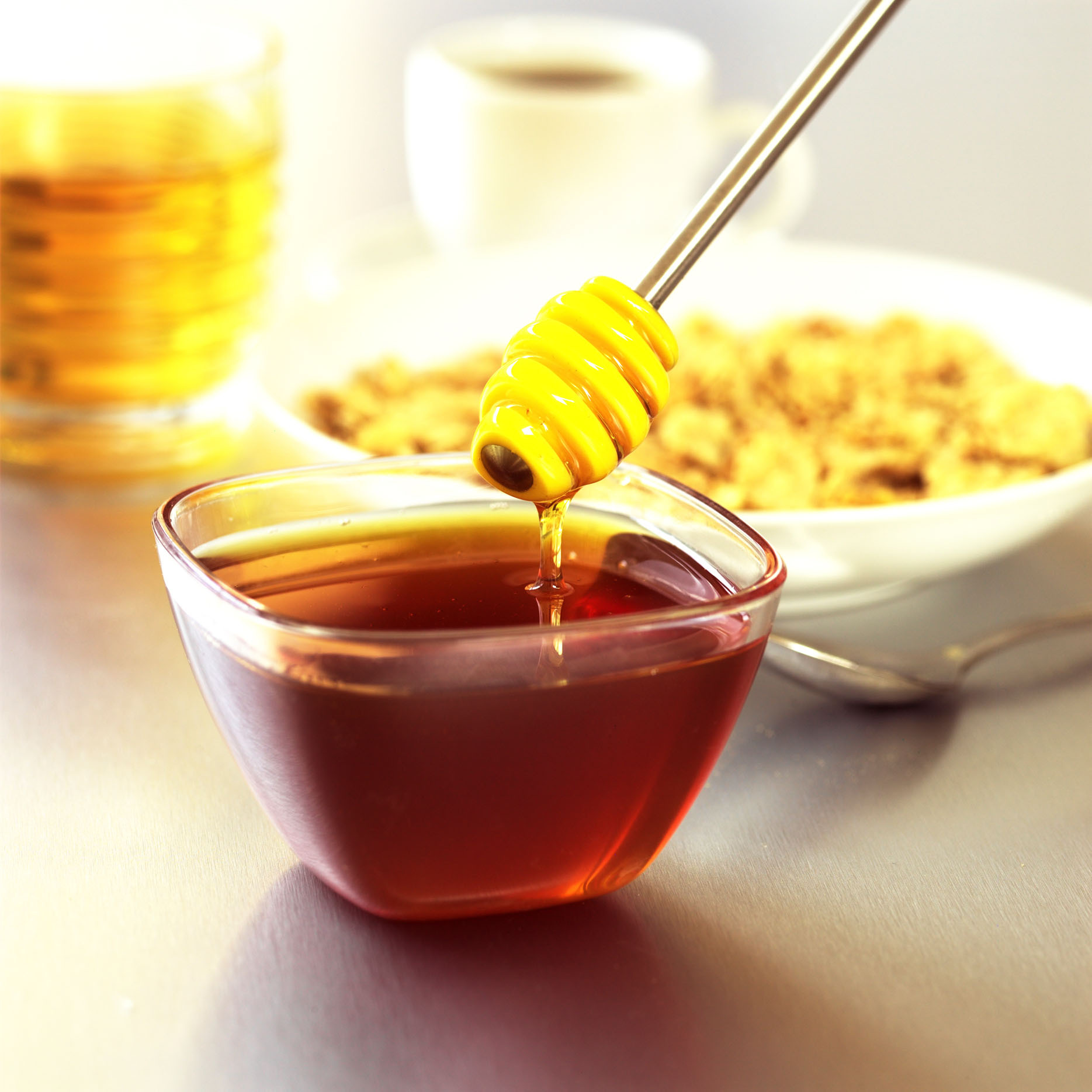 蜜蜂群中为什么会有黑蜜蜂出现