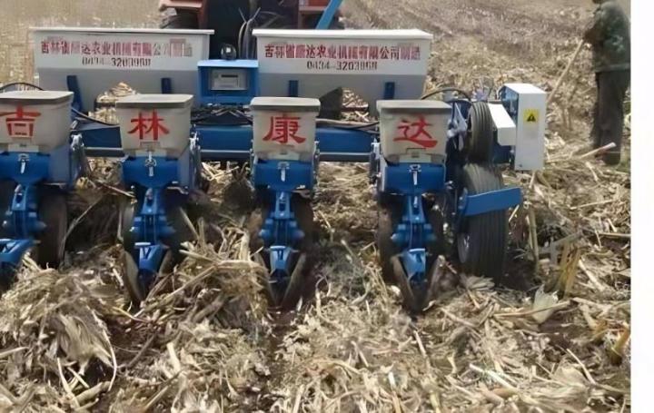 免耕播种机播种过程中怎样调整机具的前进速度